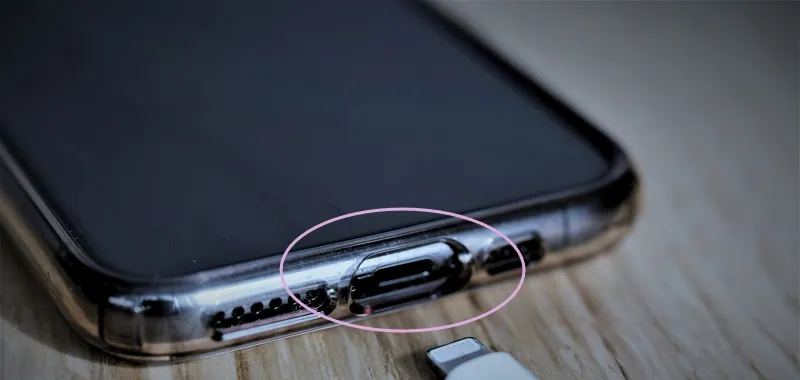 Fix Your Samsung Galaxy S21 Fast Charging Not Working Issue 9 Charging port of a Smartphone