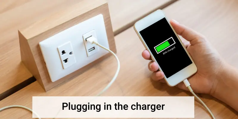 How to Fix If Your Samsung S21 Keeps Restarting 3 plugging in the charger